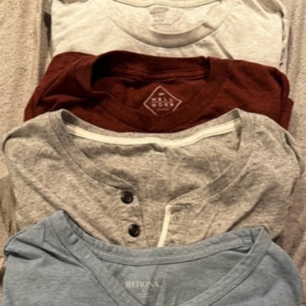 ****all sold. Listing duplicated****Men's short sleeved t-shirts, size large